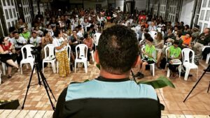 Mais de trezentas lideranças da Amazônia discutem soluções para levar energia para populações da floresta 11 Energia e comunidades 1 1