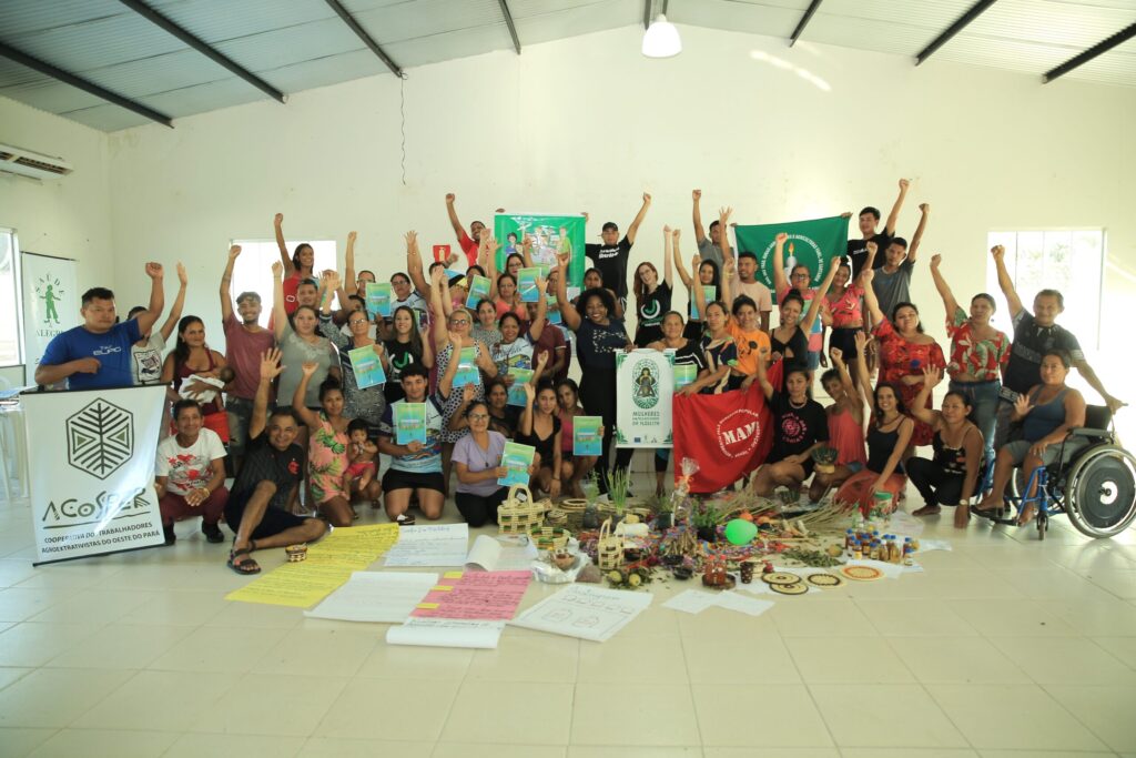 Jovens e mulheres discutem participação e protagonismo em cooperativas e associações da agricultura familiar no Tapajós 11 Mulheres empreendedoras 1 scaled 1