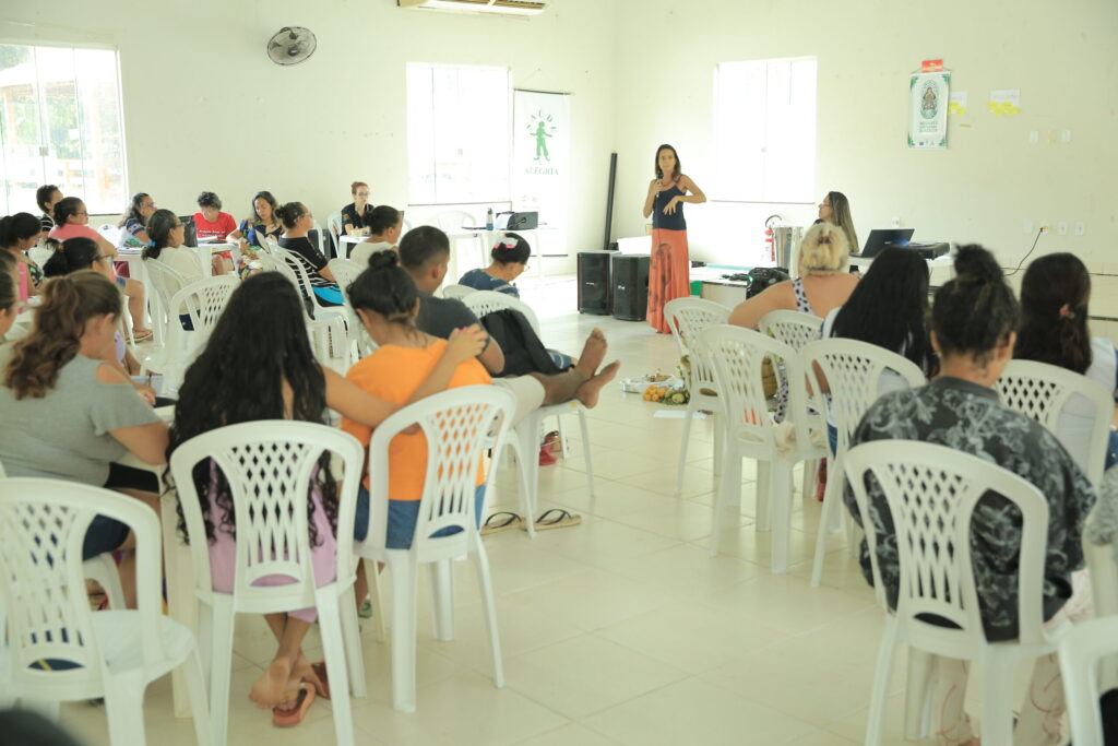 Jovens e mulheres discutem participação e protagonismo em cooperativas e associações da agricultura familiar no Tapajós 7 Mulheres empreendedoras 3 scaled 1