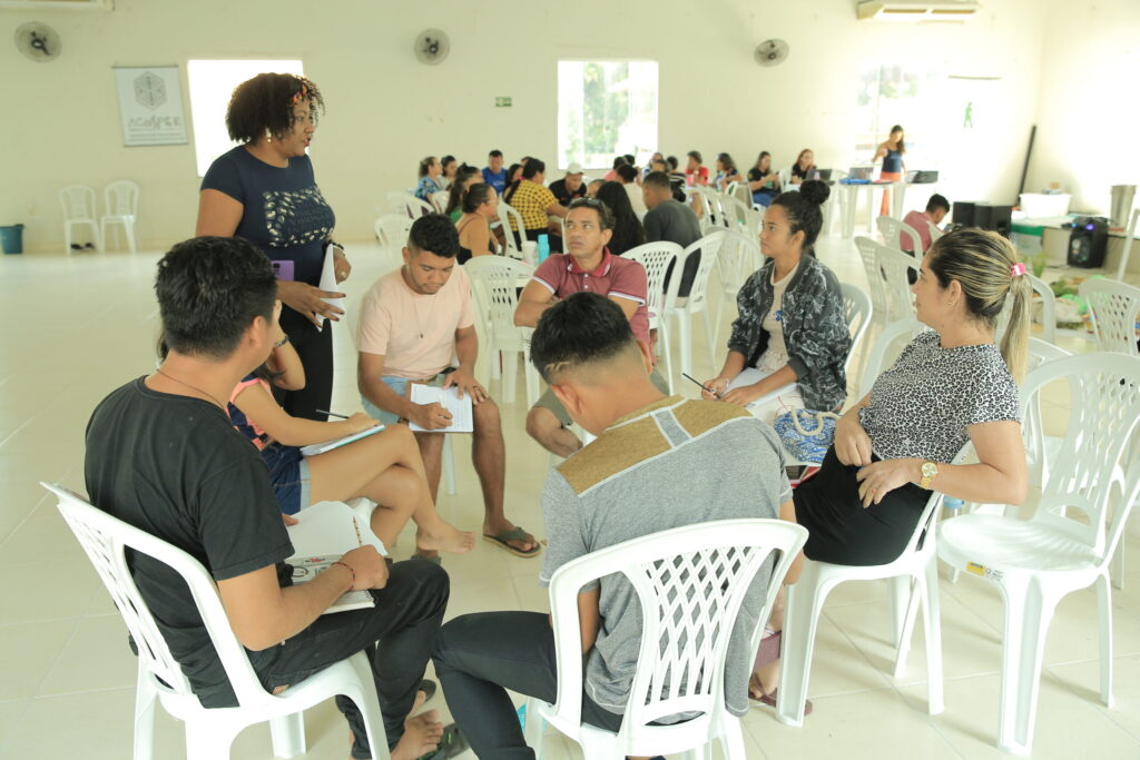 Jovens e mulheres discutem participação e protagonismo em cooperativas e associações da agricultura familiar no Tapajós 4 Mulheres empreendedoras 6 scaled 1