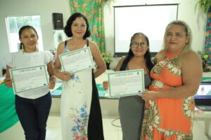 Parcerias governamentais impulsionam e escutam mulheres e jovens recém-formados em cooperativismo e associativismo da agricultura familiar agroextrativista 21 7Q6A0128 scaled 1
