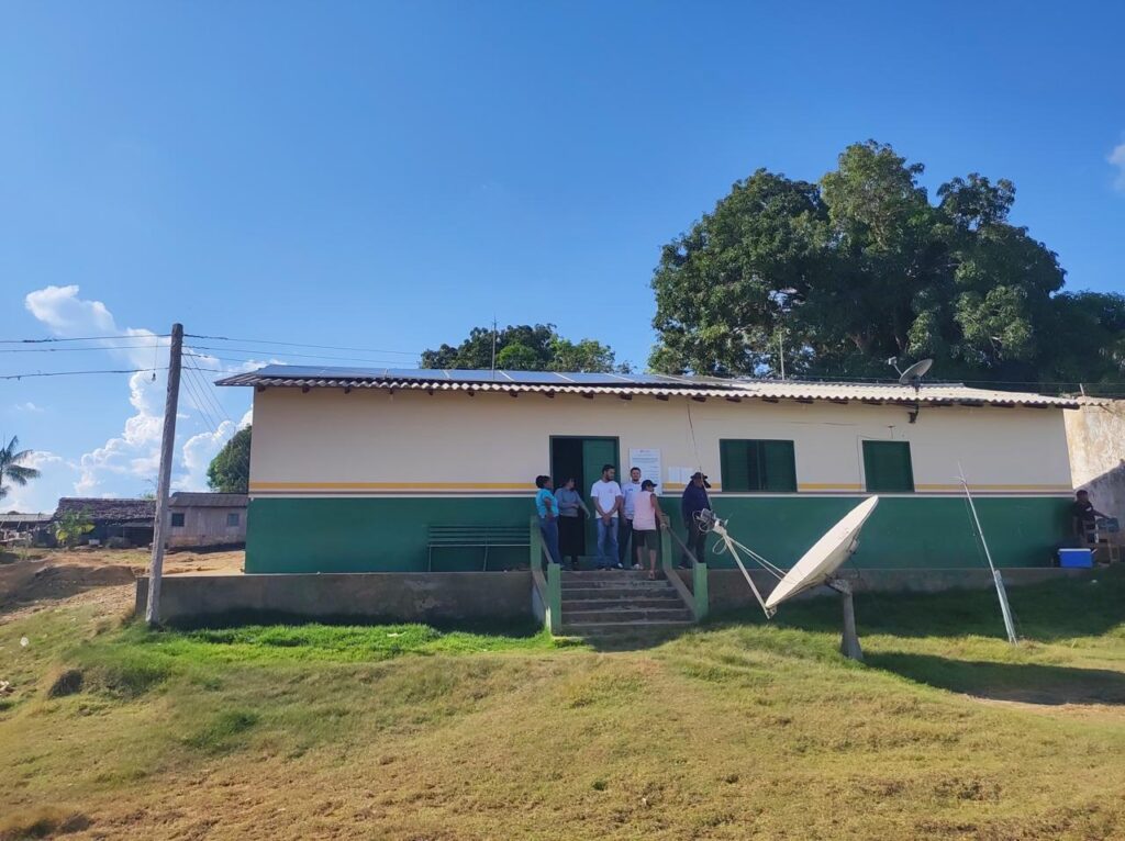 Unidades Básicas de Saúde Indígena (UBSI) do alto Tapajós recebem instalações de energia solar e passam a atender mais de 10 mil indígenas com energia limpa 5 Energia solar mundurukus 10 1