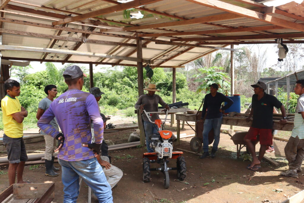 Projeto Saúde e Alegria capacita produtores com uso de motocultivadores para ampliar cultivo agrícola em sistemas florestais 7 IMG 9011 scaled 1