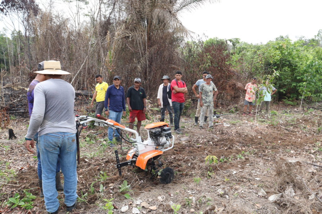 Projeto Saúde e Alegria capacita produtores com uso de motocultivadores para ampliar cultivo agrícola em sistemas florestais 6 IMG 9035 scaled 1