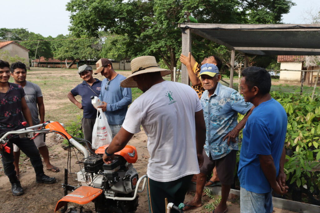 Projeto Saúde e Alegria capacita produtores com uso de motocultivadores para ampliar cultivo agrícola em sistemas florestais 8 IMG 9049 scaled 1