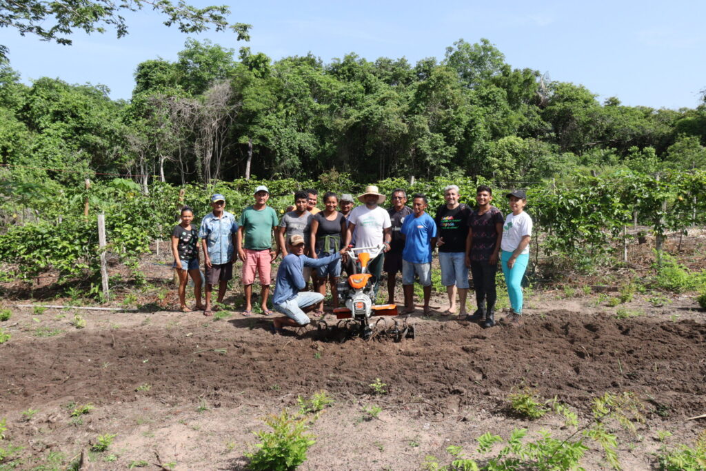 Projeto Saúde e Alegria capacita produtores com uso de motocultivadores para ampliar cultivo agrícola em sistemas florestais 3 IMG 9086 scaled 1