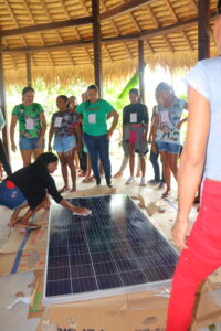 Mulheres Eletricistas do Sol comemoram conclusão de curso na floresta: “Não sabia como fazia retorno dessa lâmpada. Tinha muita vontade de aprender” 5 Marina Marciao PSA 2 scaled 1