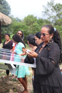 Mulheres Eletricistas do Sol comemoram conclusão de curso na floresta: “Não sabia como fazia retorno dessa lâmpada. Tinha muita vontade de aprender” 9 Marina Marciao PSA 6 scaled 1