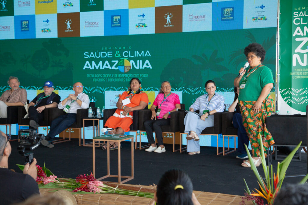Primeiro dia de seminário sobre Saúde e clima na Amazônia inicia diálogo coletivo unindo comunidades, governo e ciência em Santarém 35 U6A0206 scaled 1