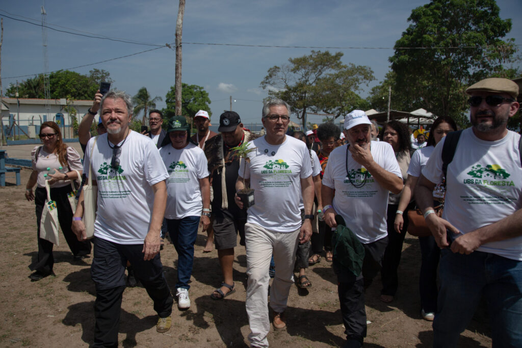 Com a presença do Ministro da Saúde, mais uma UBS DA FLORESTA é inaugurada e pode virar referência para políticas adaptadas de saúde para Amazônia 7 U6A2008 scaled 1