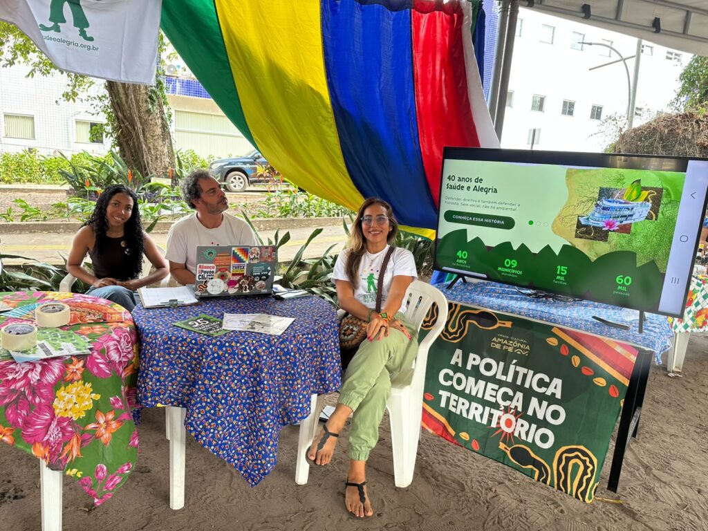 Saúde e Alegria recebe homenagem por trajetória na educomunicação amazônica 3 WhatsApp Image 2026 10 14 at 10.17.00