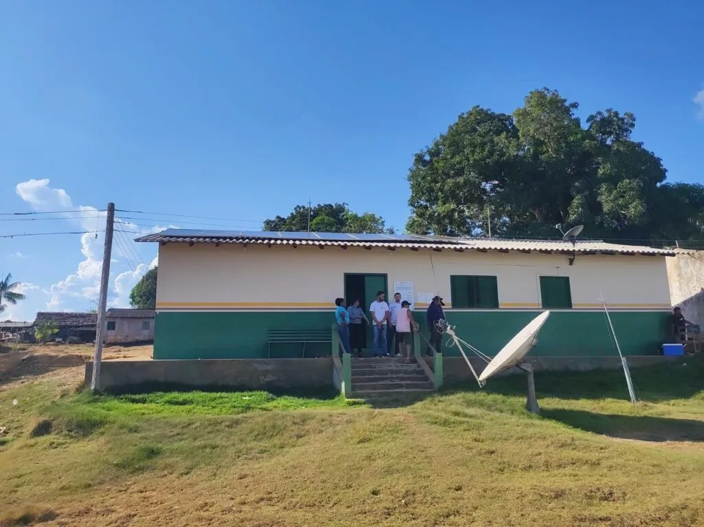 Unidades Básicas de Saúde Indígena (UBSI) do alto Tapajós recebem instalações de energia solar e passam a atender mais de 10 mil indígenas com energia limpa 5 Energia solar mundurukus 10 1