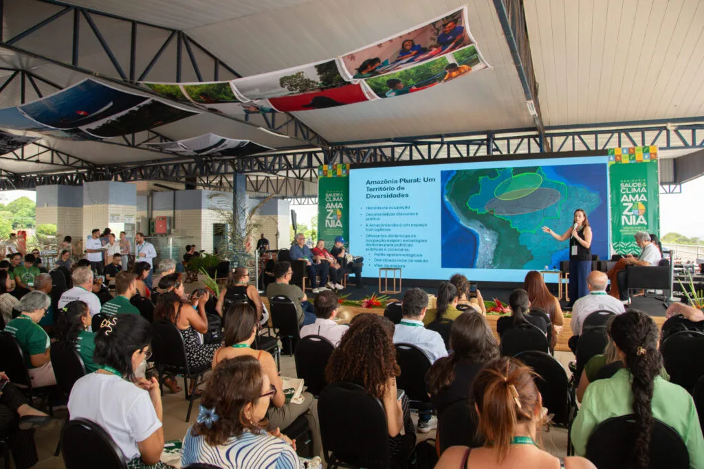 Primeiro dia de seminário sobre Saúde e clima na Amazônia inicia diálogo coletivo unindo comunidades, governo e ciência em Santarém 11 U6A0631 scaled 1